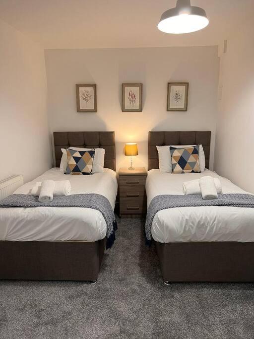Bridge Place - Spacious Home With Plenty Of Beds! Merthyr Tydfil Extérieur photo