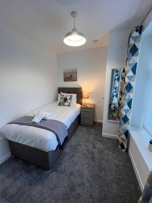 Bridge Place - Spacious Home With Plenty Of Beds! Merthyr Tydfil Extérieur photo