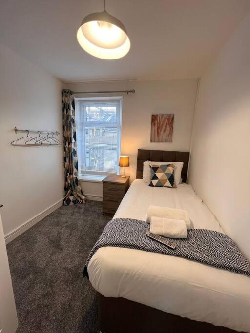 Bridge Place - Spacious Home With Plenty Of Beds! Merthyr Tydfil Extérieur photo
