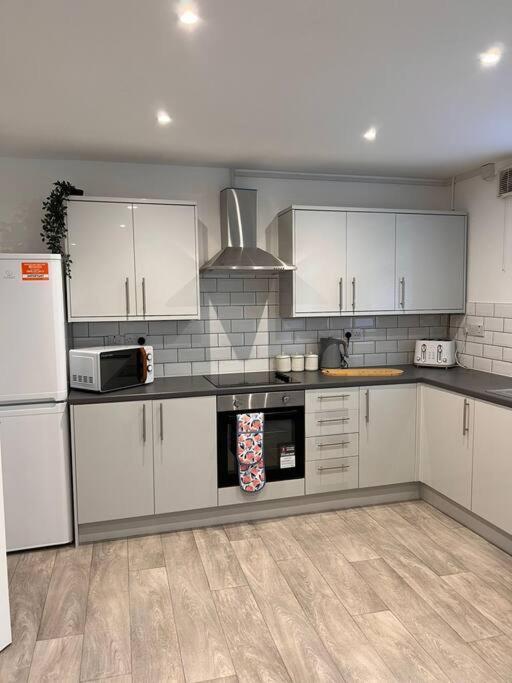 Bridge Place - Spacious Home With Plenty Of Beds! Merthyr Tydfil Extérieur photo
