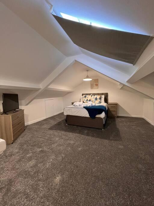Bridge Place - Spacious Home With Plenty Of Beds! Merthyr Tydfil Extérieur photo