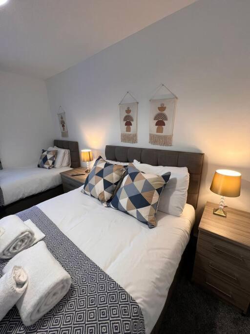 Bridge Place - Spacious Home With Plenty Of Beds! Merthyr Tydfil Extérieur photo