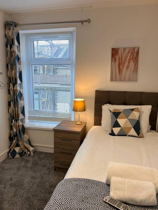 Bridge Place - Spacious Home With Plenty Of Beds! Merthyr Tydfil Extérieur photo