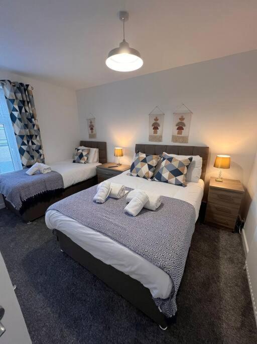 Bridge Place - Spacious Home With Plenty Of Beds! Merthyr Tydfil Extérieur photo