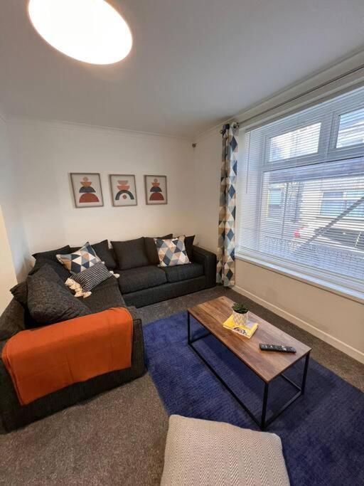 Bridge Place - Spacious Home With Plenty Of Beds! Merthyr Tydfil Extérieur photo