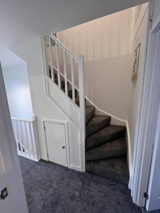 Bridge Place - Spacious Home With Plenty Of Beds! Merthyr Tydfil Extérieur photo