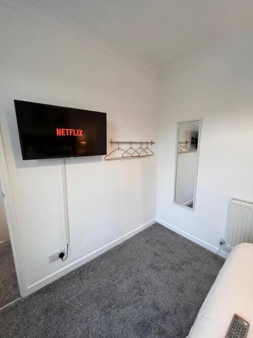 Bridge Place - Spacious Home With Plenty Of Beds! Merthyr Tydfil Extérieur photo