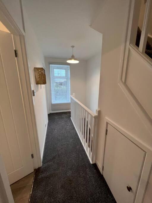 Bridge Place - Spacious Home With Plenty Of Beds! Merthyr Tydfil Extérieur photo